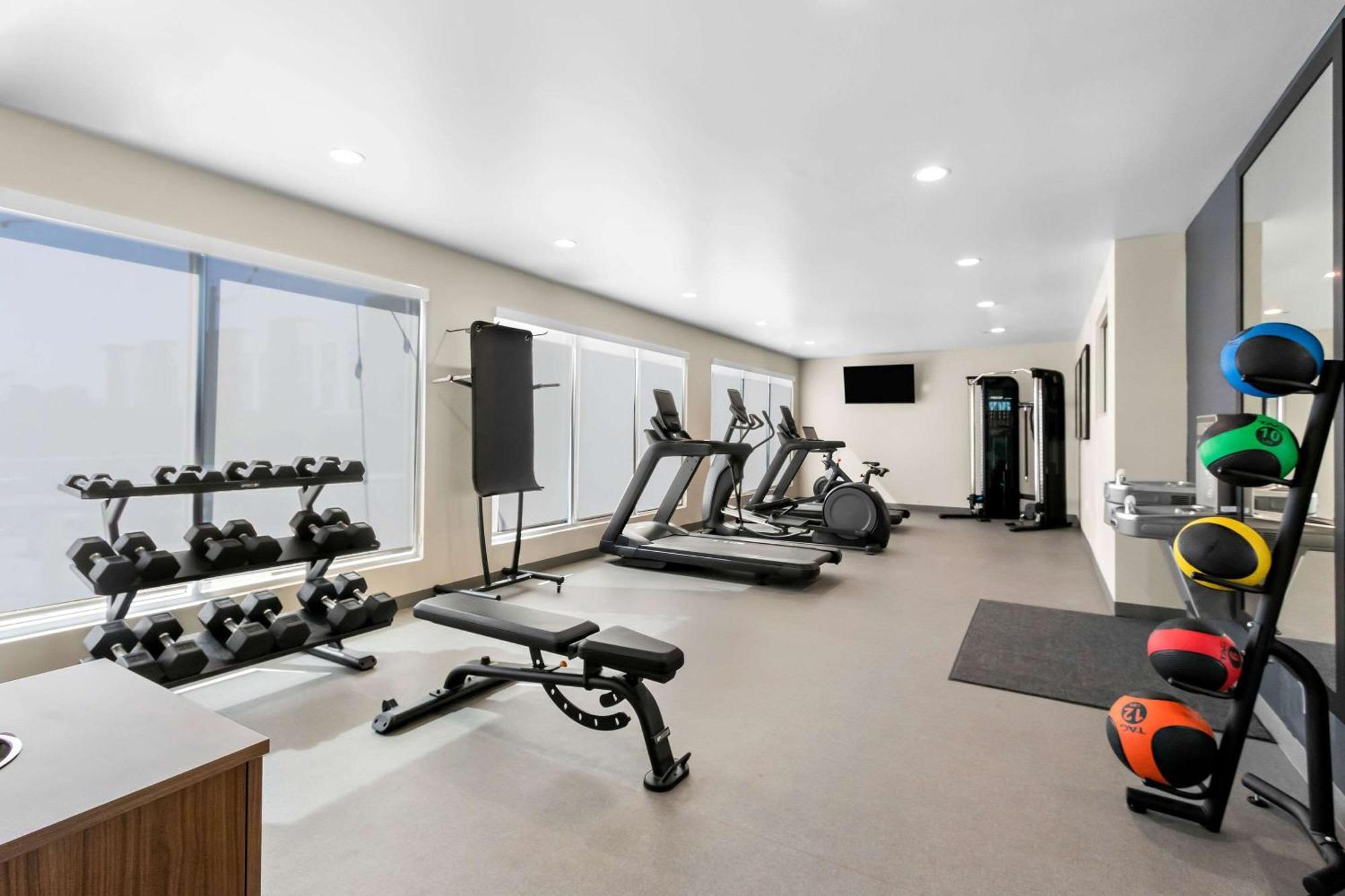 Everhome Suites Glendale Sports Entertainment District Экстерьер фото