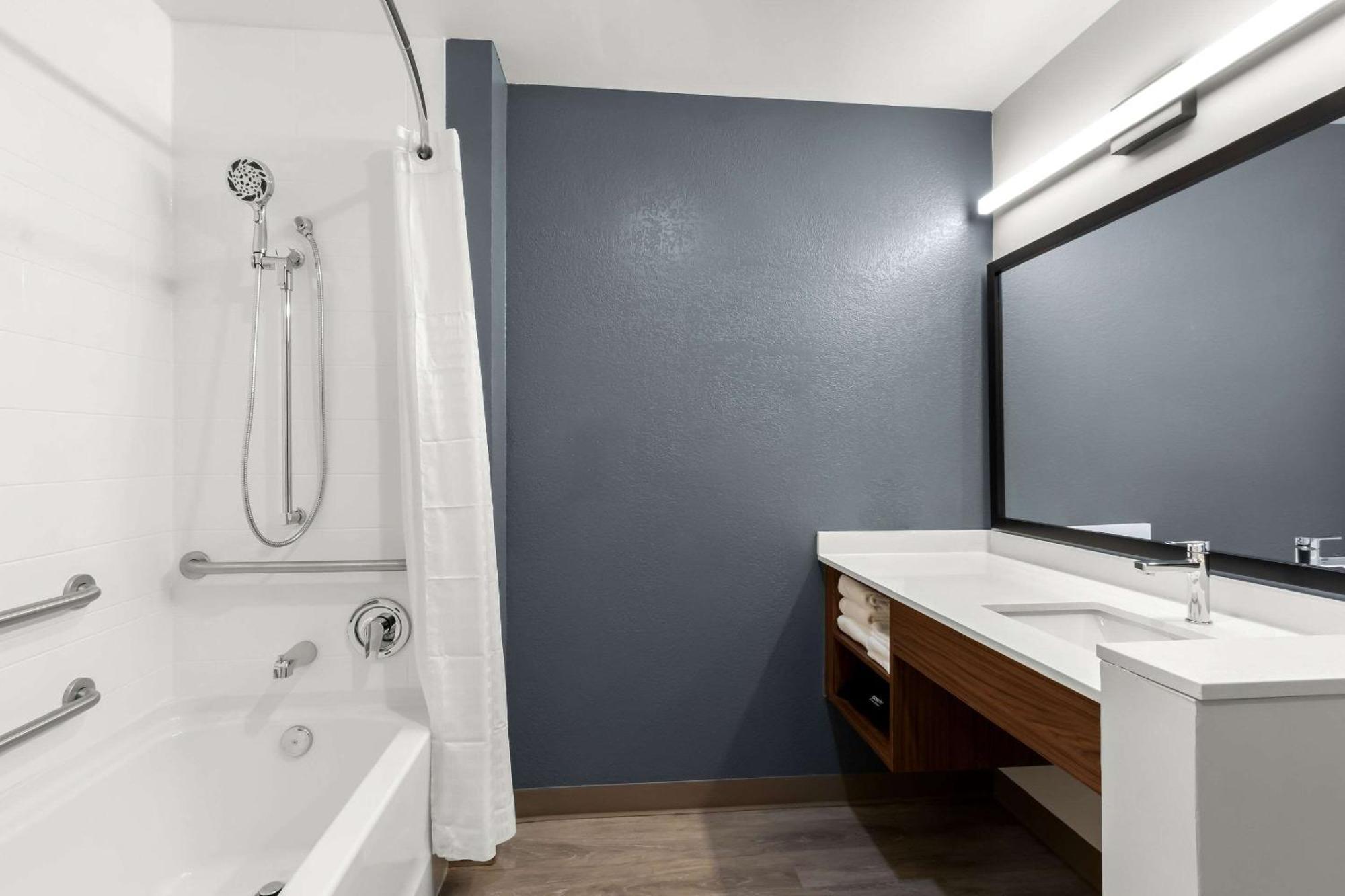 Everhome Suites Glendale Sports Entertainment District Экстерьер фото